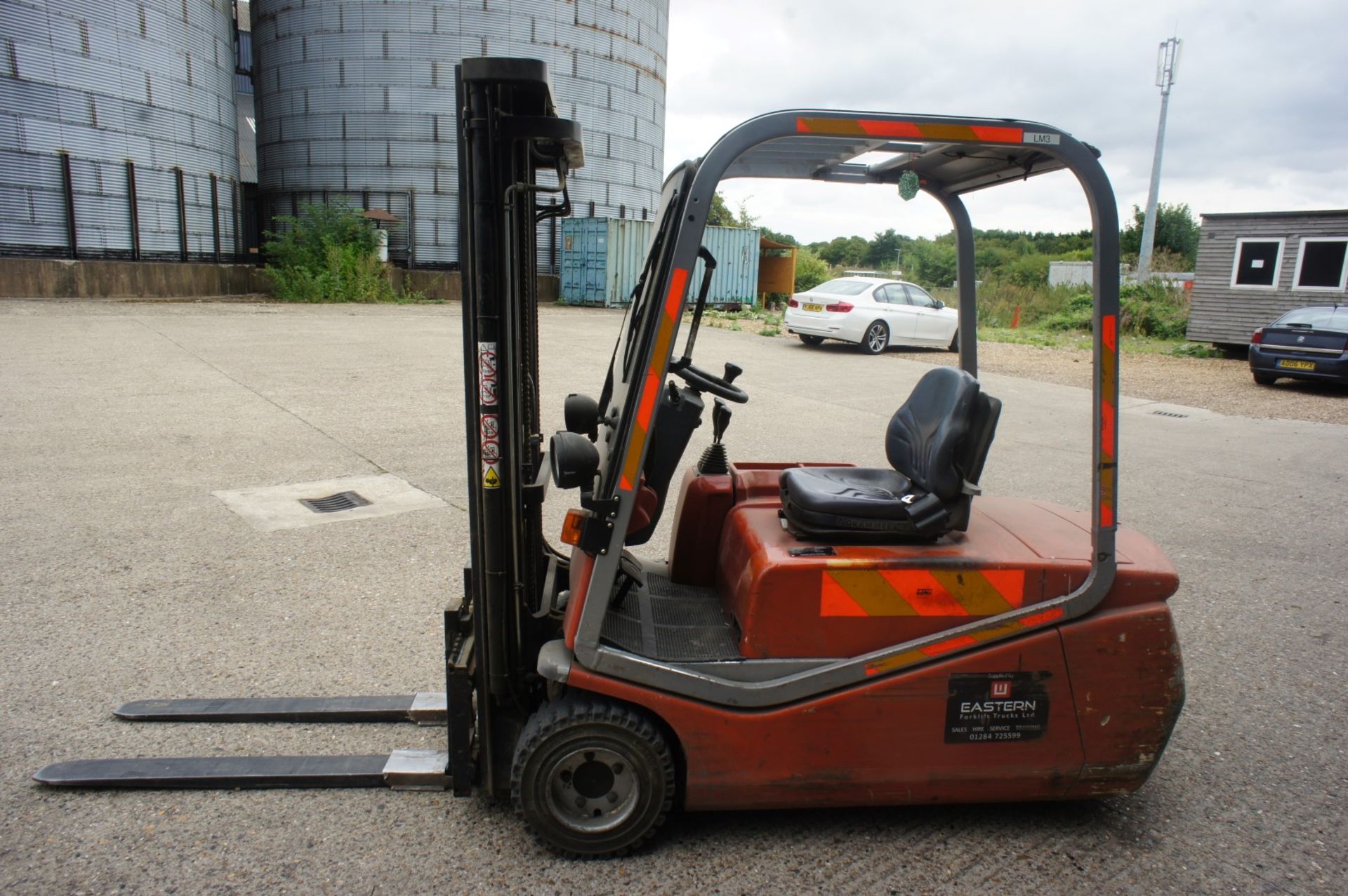 * BT 3 Wheel 1150Kg Electric Forklift - Image 5 of 12