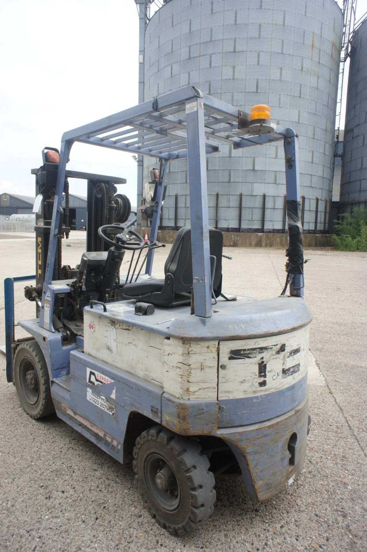 * TCM 2.5T Electric Forklift - Image 4 of 11