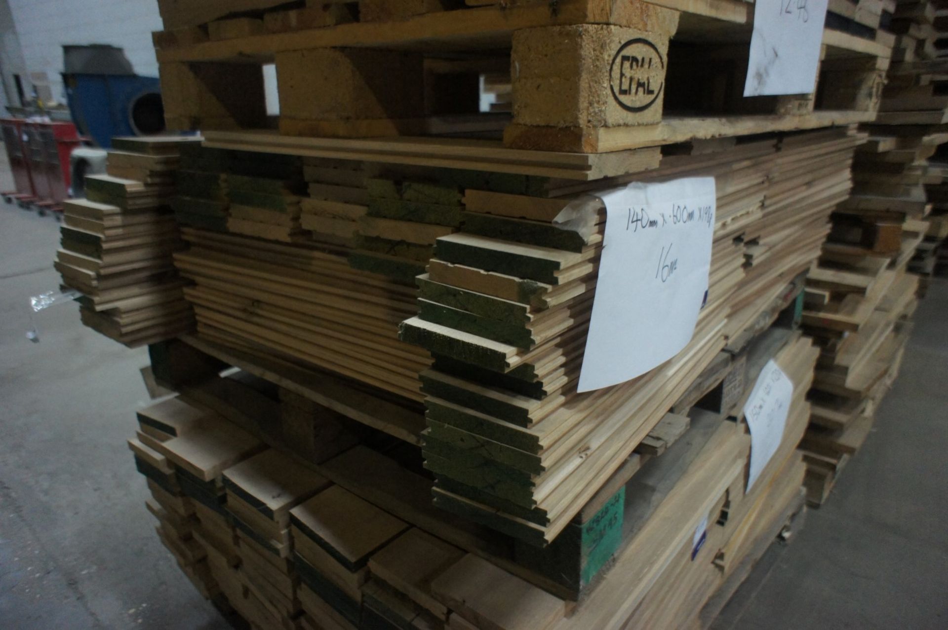 * American Oak T & G - 198 pcs, 140 x 600mm Please note there is a £5 plus VAT lift out fee on