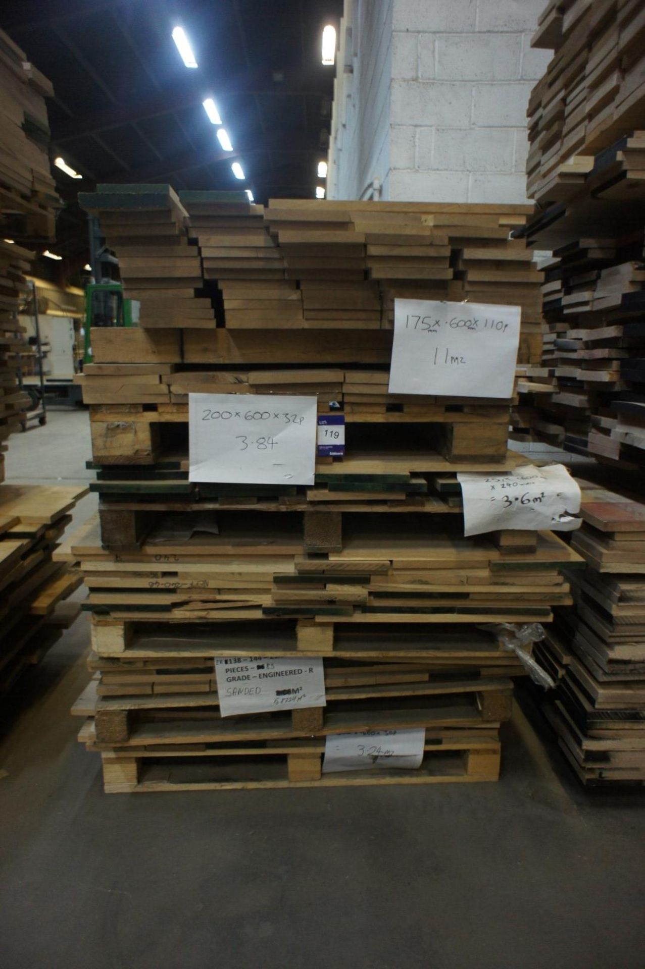 * American Oak - 210 pcs, assorted sizes Please note there is a £5 plus VAT lift out fee on this - Image 2 of 2