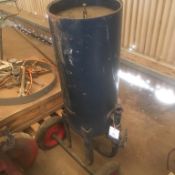 * Small Single Axle Shot Blast Pot (Blue) Please note this lot is located in Barton. Viewing and