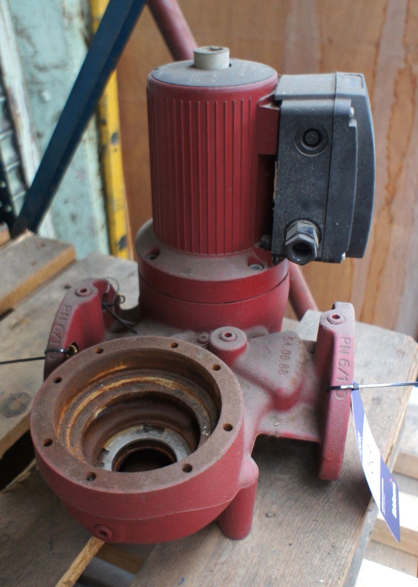 * Grundfos UPSD 40-120/F Pump (spares or repairs) - Bild 2 aus 2