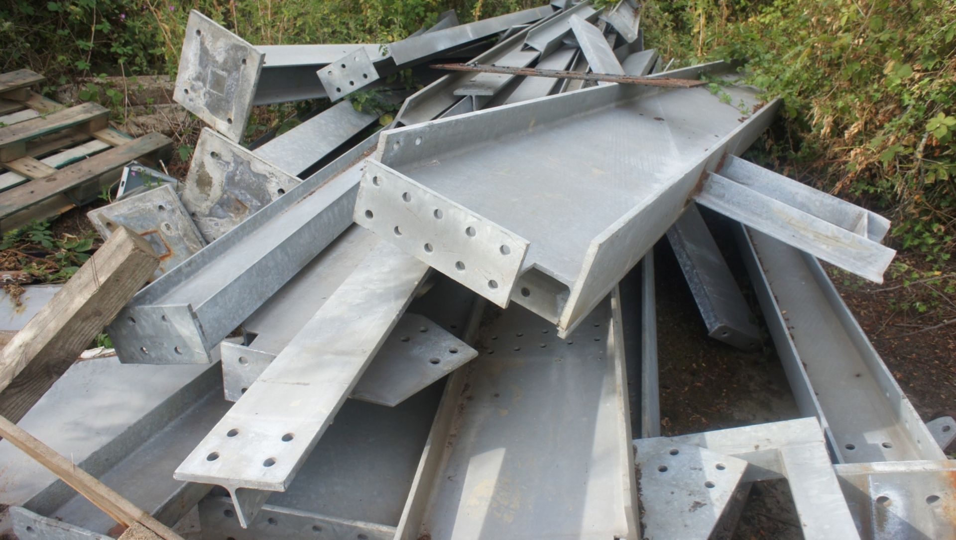 * Large Qty Various reusable steel sections, circa 9-10tons - Image 3 of 9