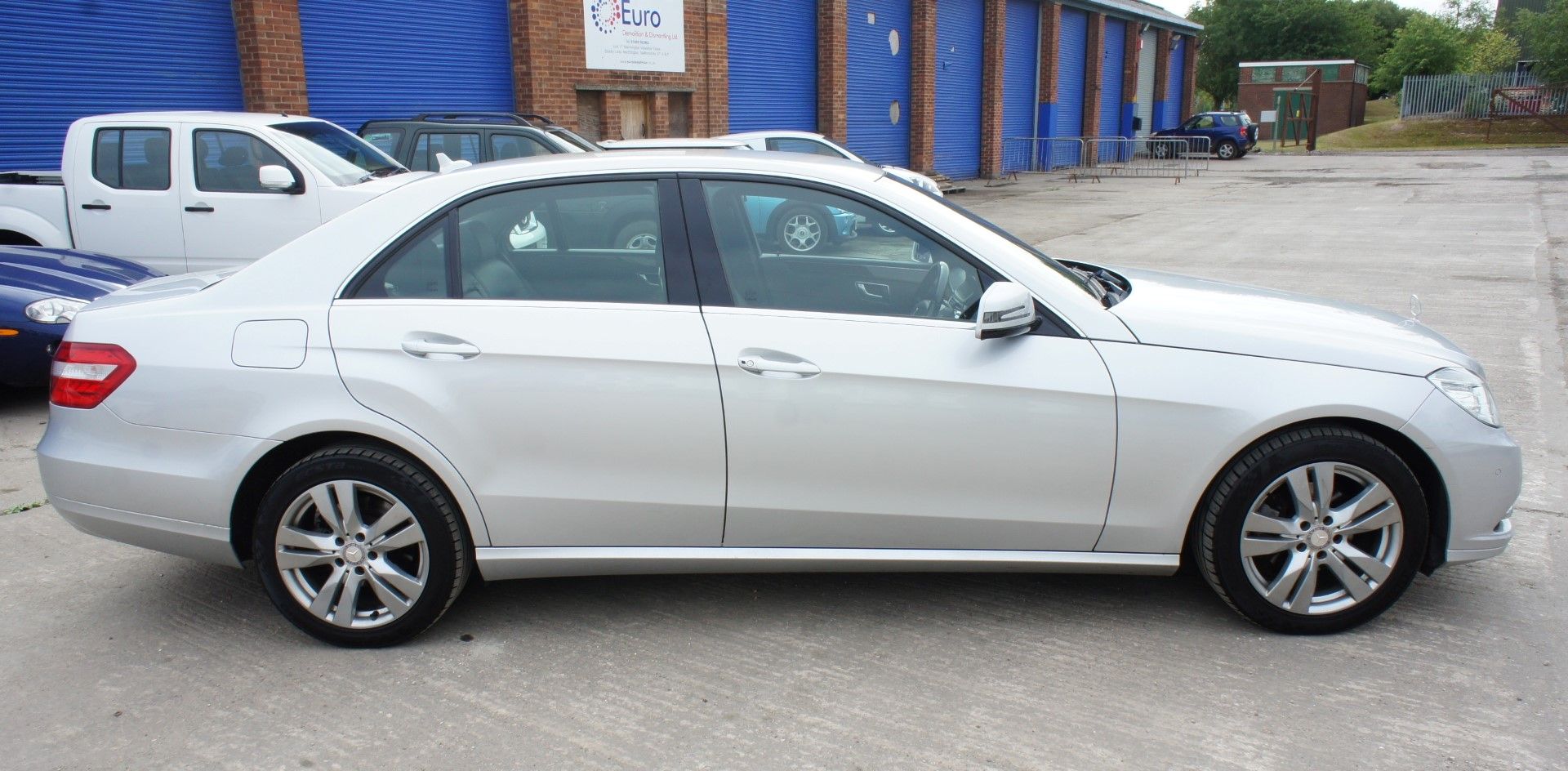 Mercedes E220 SE CDI Blue Efficiency 4 door Saloon, automatic, diesel, 2143 cc, silver, Registration - Image 2 of 13