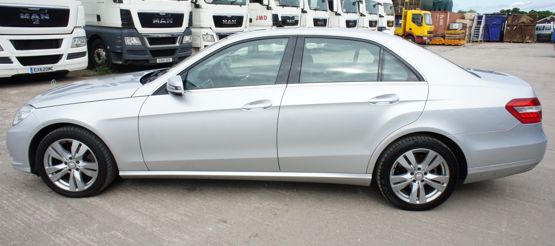 Mercedes E220 SE CDI Blue Efficiency 4 door Saloon, automatic, diesel, 2143 cc, silver, Registration - Image 6 of 13