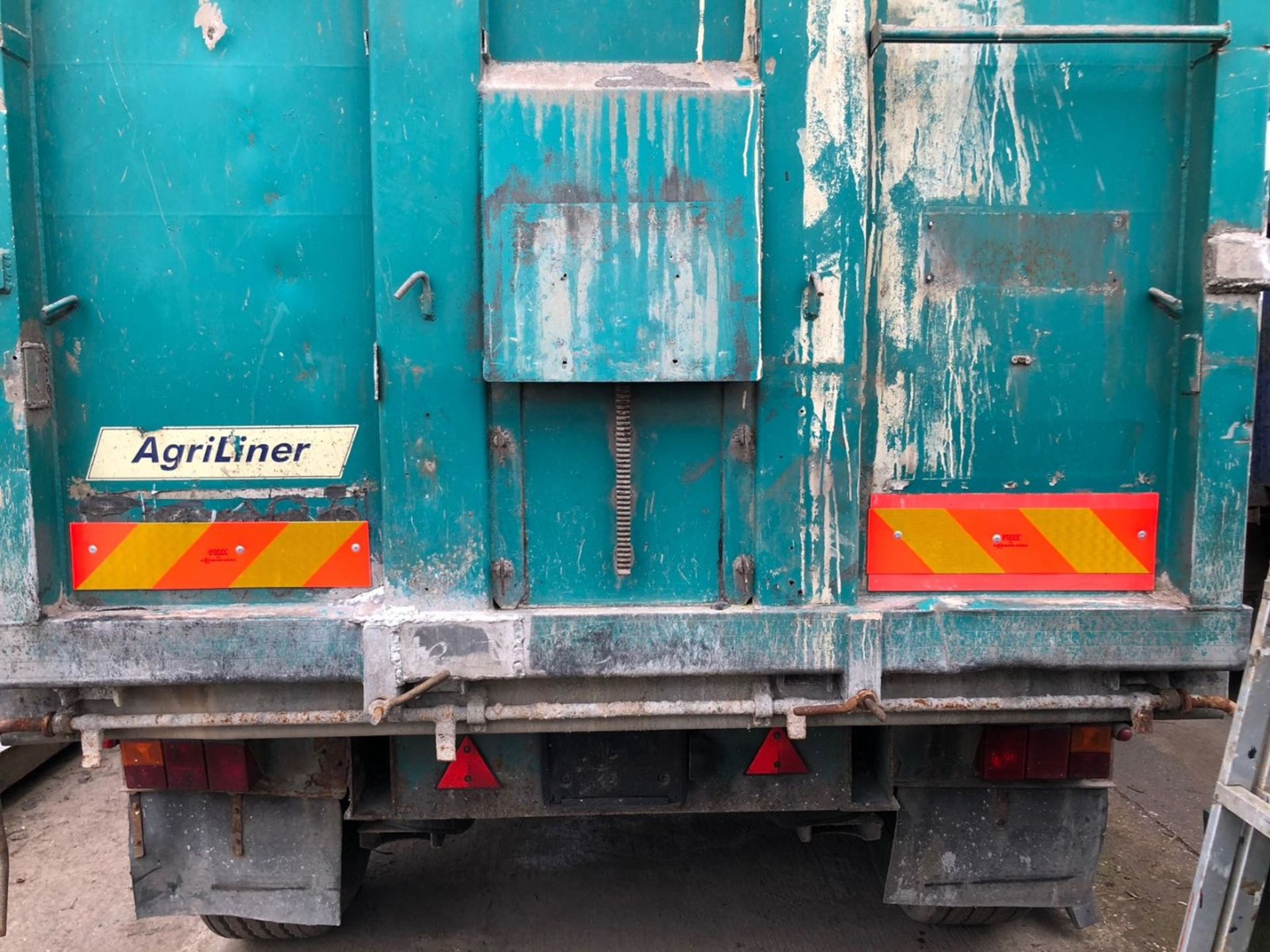 * 2002 General UK, DJDSF3 Tri Axle Bulk Tipping Trailer, Alloy Bodied with easy-sheet,weigh - Image 7 of 16