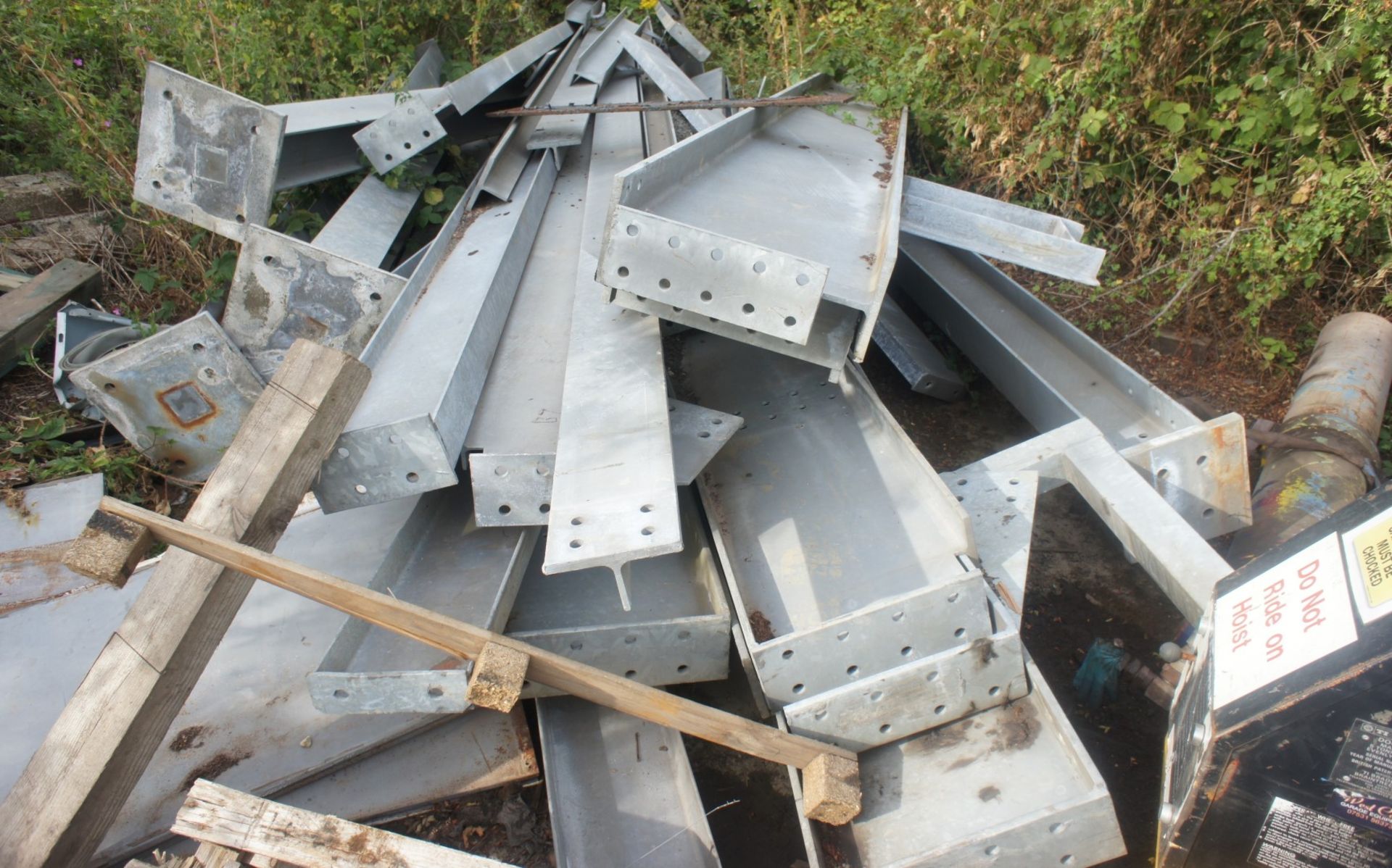 * Large Qty Various reusable steel sections, circa 9-10tons - Image 8 of 9