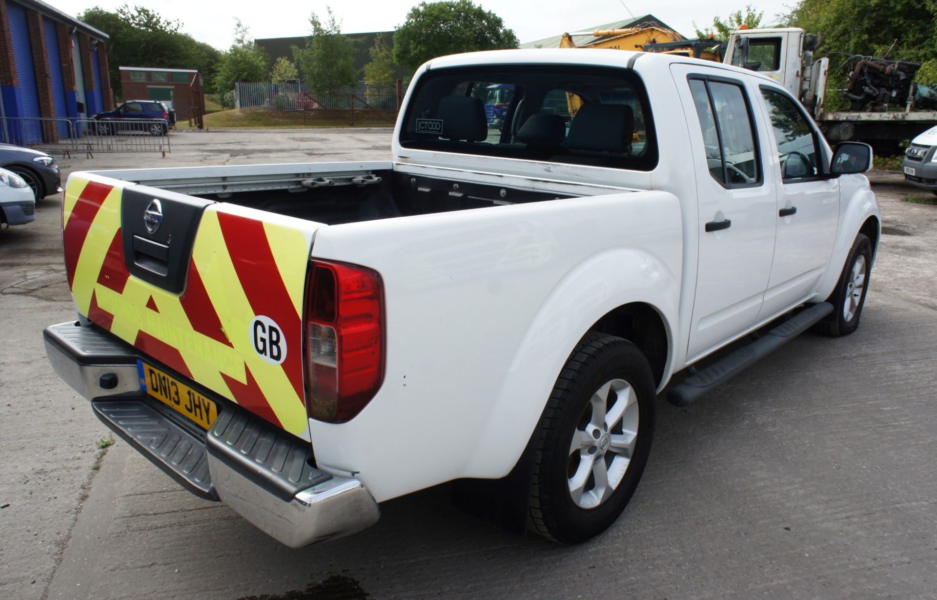 * Nissan Navara Acenta 2.5dCi 190 4WD Double Cab Pick Up, diesel, 2488cc, white, Registration DN13 - Image 7 of 16