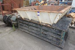 * MMD Twin Roll Crusher with gearbox and hopper attached approx. 6.75 tons