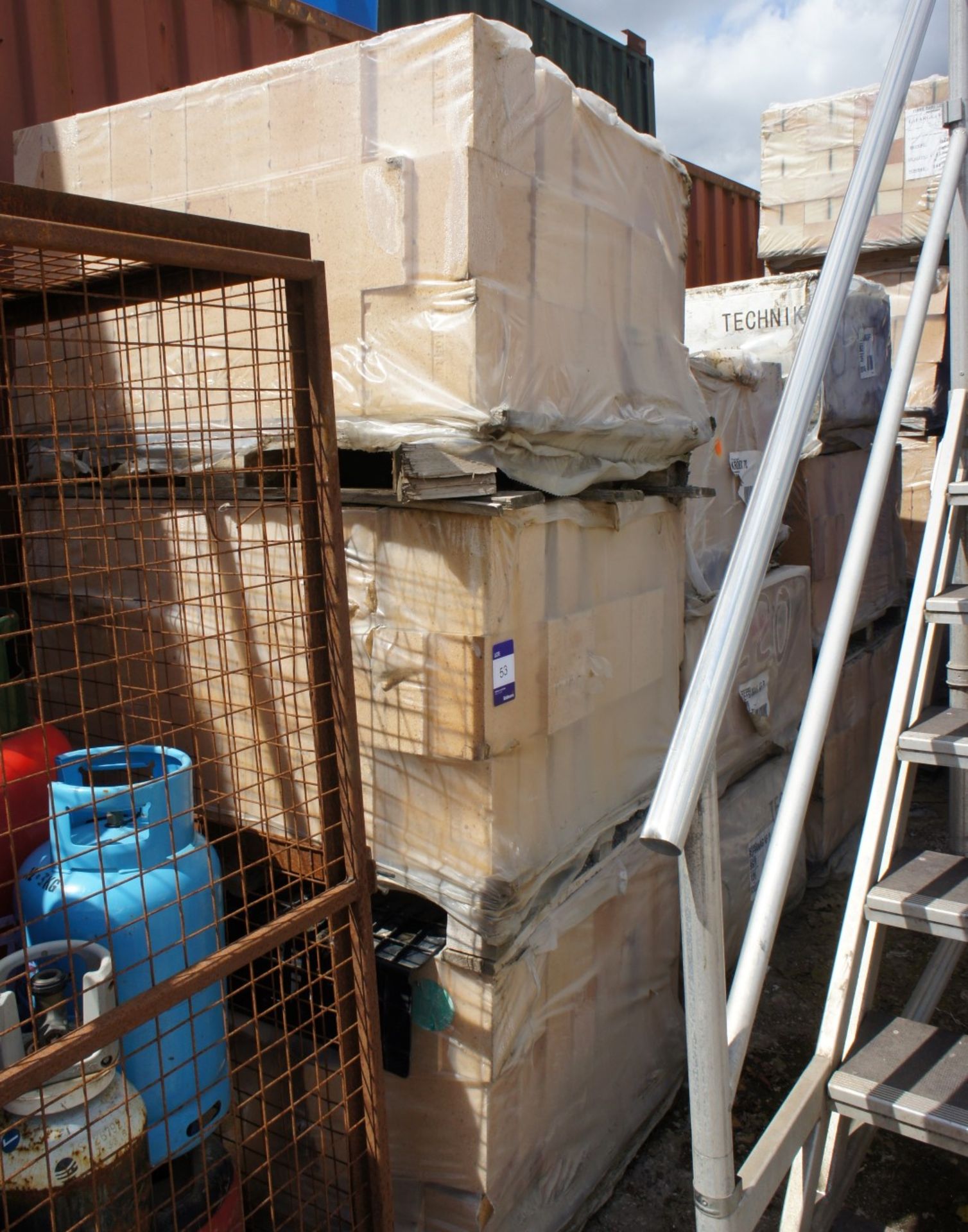 * Quantity of large refractory bricks, to 17 pallets - Image 7 of 7