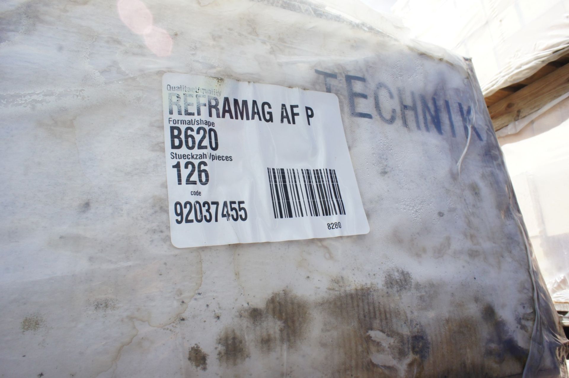 * Quantity of large refractory bricks, to 17 pallets - Image 6 of 7