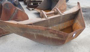 * 'V' Ditch Cleaning Bucket to suit 25/30 ton excavator