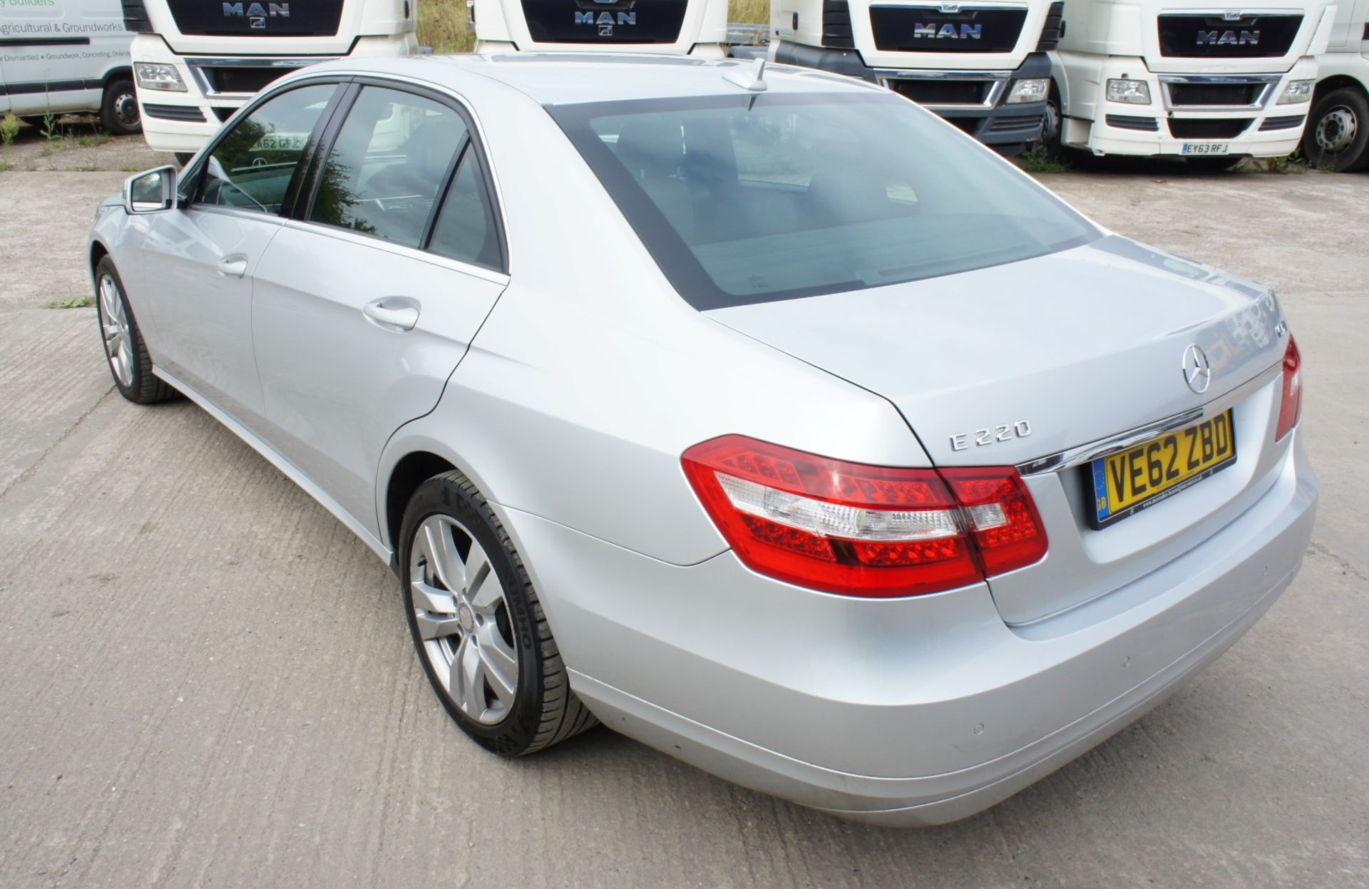 Mercedes E220 SE CDI Blue Efficiency 4 door Saloon, automatic, diesel, 2143 cc, silver, Registration - Image 5 of 13