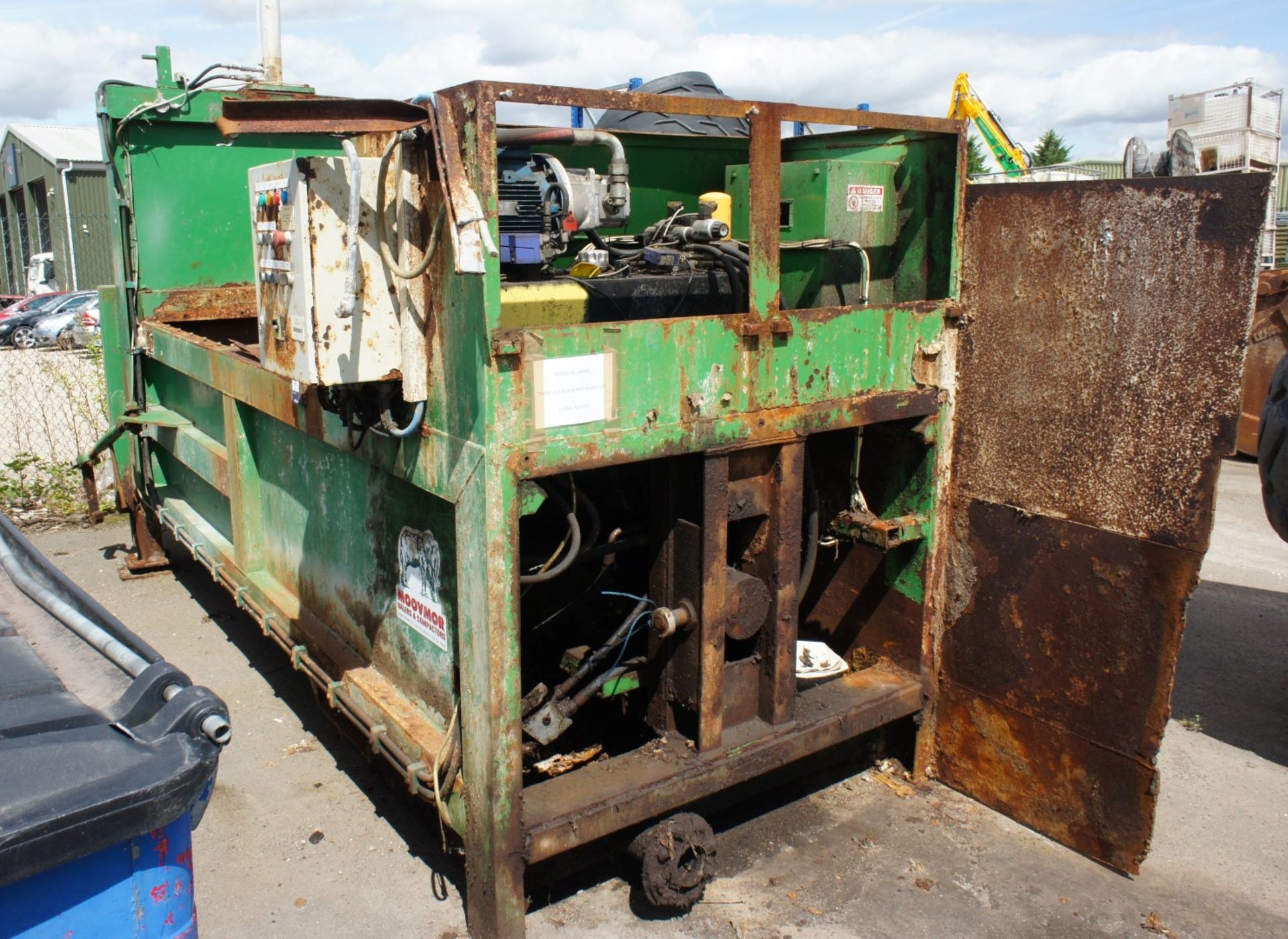 * Moovmor Waste Baler/Compactor with hopper, control board - Image 4 of 6