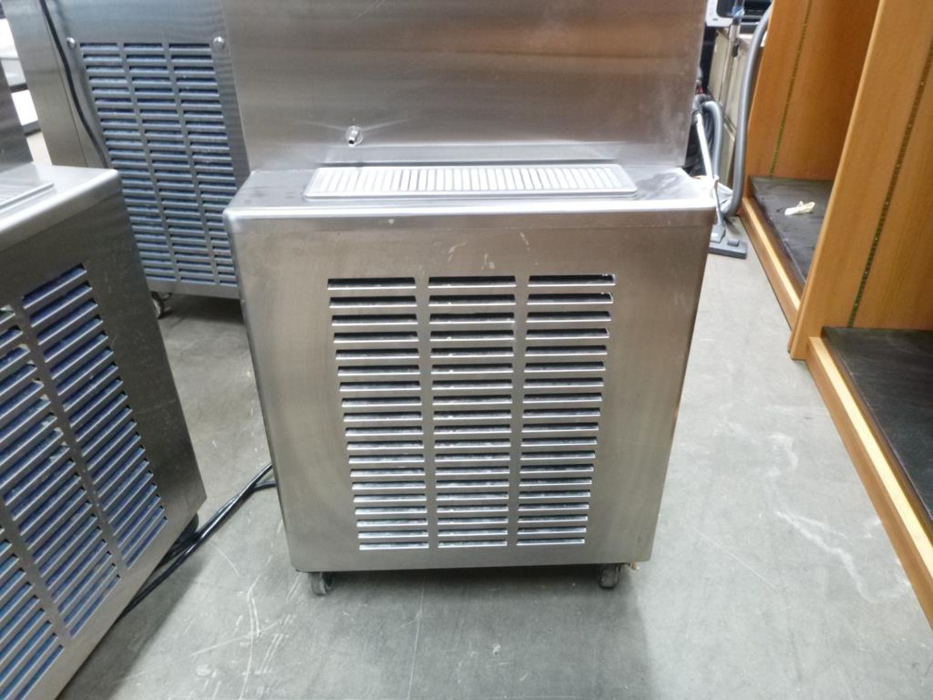 * A Used Proserve Soft Ice Cream Machine model S520F, Hopper: 12.5Ltr x 2, Cylinder: 2Ltr x 2, - Image 3 of 8