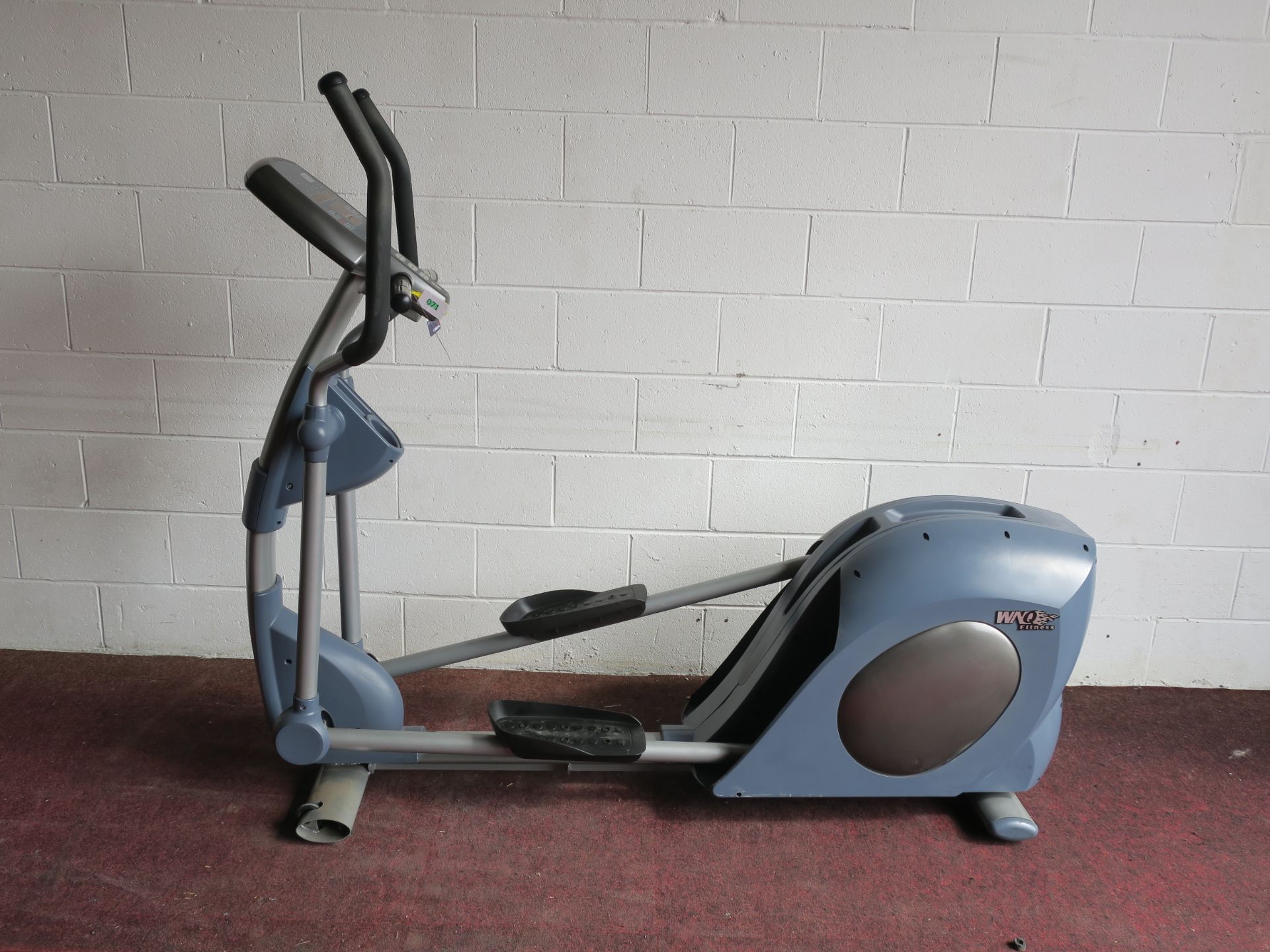 * A WNQ Fitness Eliptical Cross Trainer Model F1-8618A complete with heart rate monitor. Please note