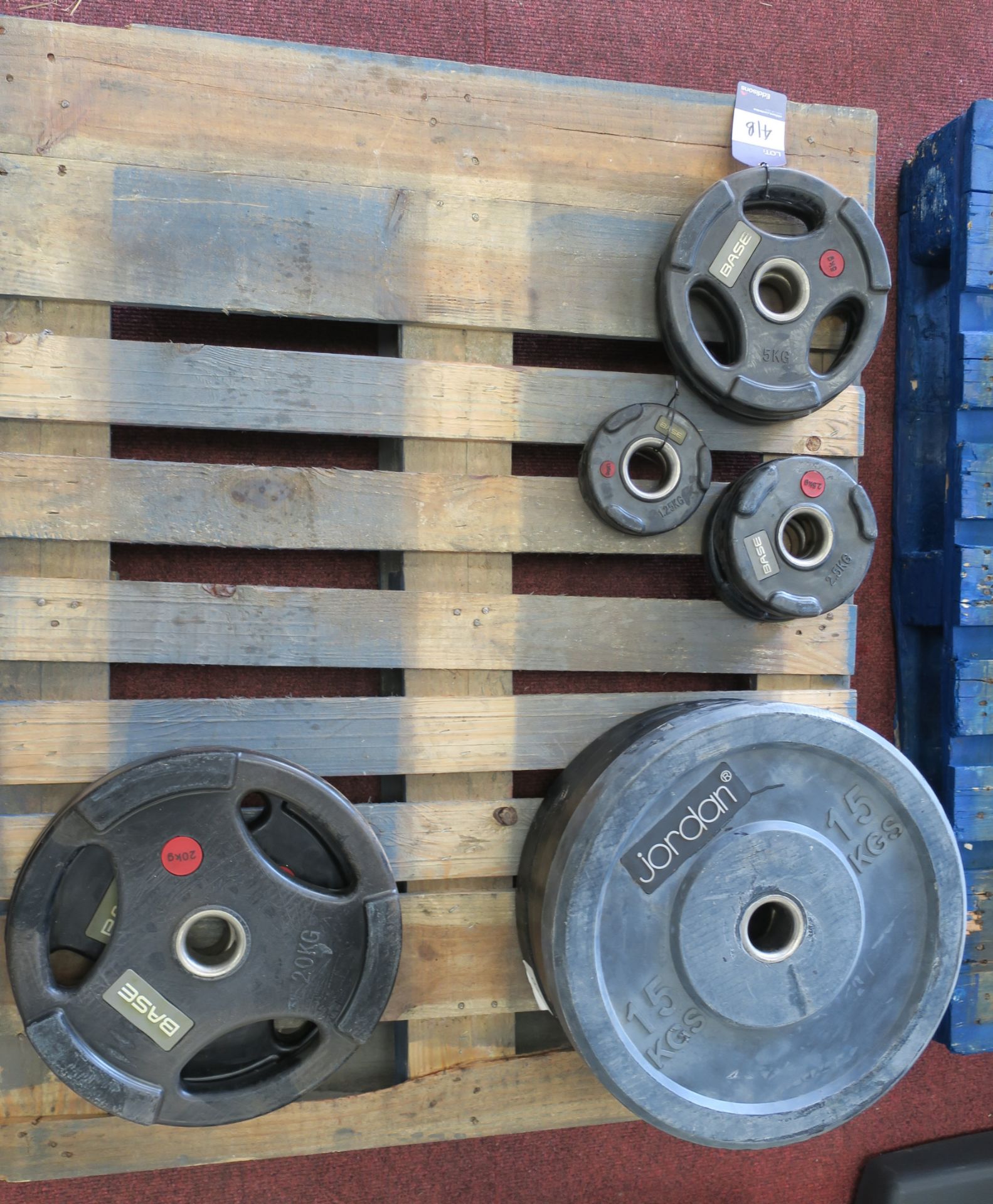 * A selection of Rubber Covered Plates including 2 X 1.25Kg (Base), 3 X 2.5Kg (Base), 2 X 5Kg (