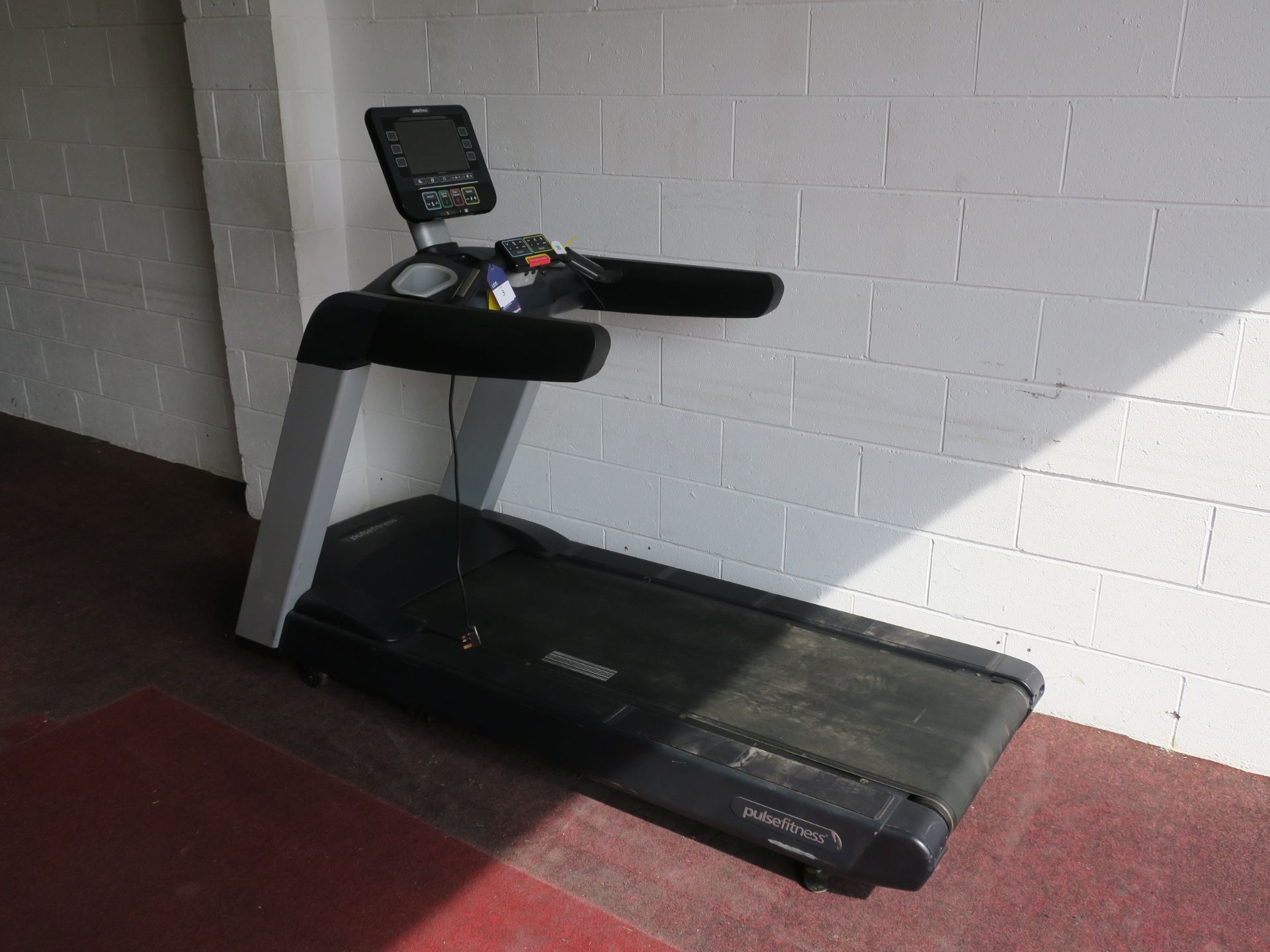 * A Pulse Fitness Model 260G Treadmill with interactive screen, heart rate monitors, cup holders, - Image 4 of 6