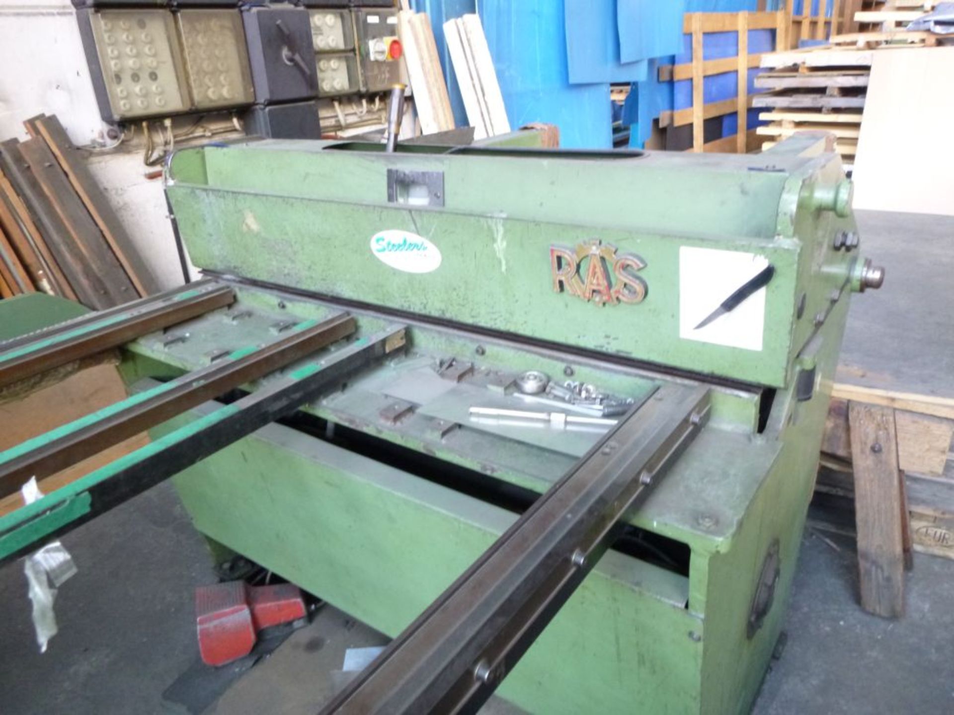 RAS 82.10 Sheet Metal Guillotine - Suitable for Stainless Steel & Aluminium; YOM: 1987; S/No: 516; - Image 2 of 8