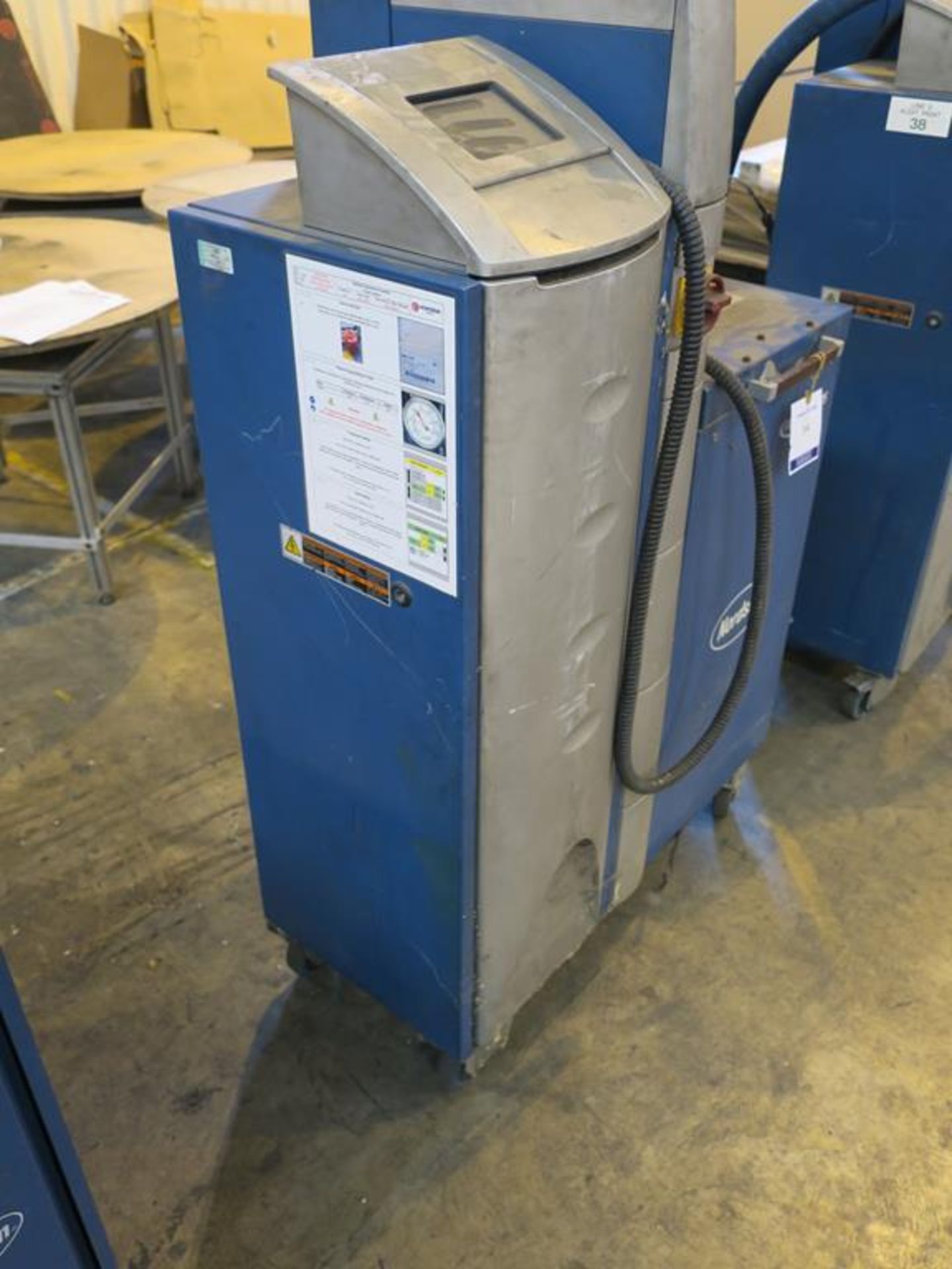 * A Nordson Versablue 25 Adhesive Melter YOM 2005, s/n LU05A00593 3PH. Please note there is a £5 - Bild 3 aus 5