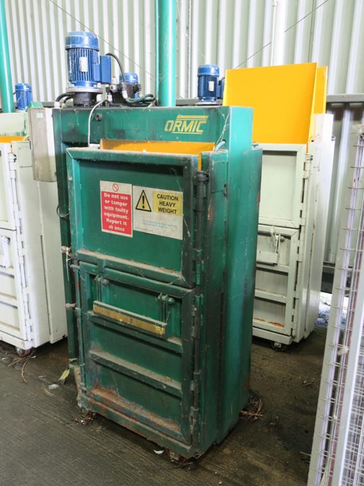 * Ormic Model E.4.AV Ton Vertical Waste Baler; Chamber Dimensions 710mm x 510mm x 1400mm High ( - Image 4 of 5