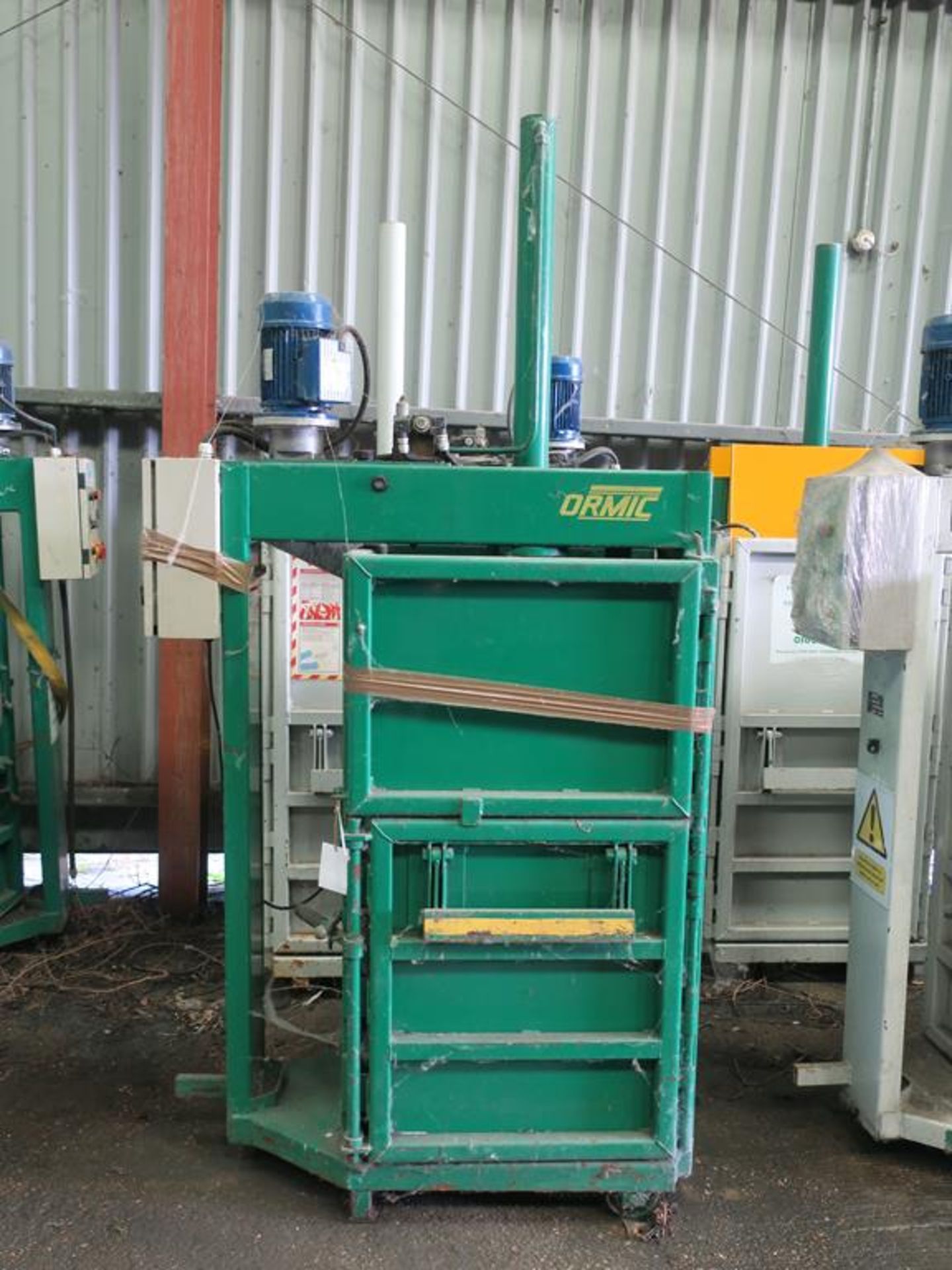 * Ormic Model E.4.Av Ton.4 Vertical Waste Baler; Chamber Dimensions 710mm X 510mm X 1400mm High (