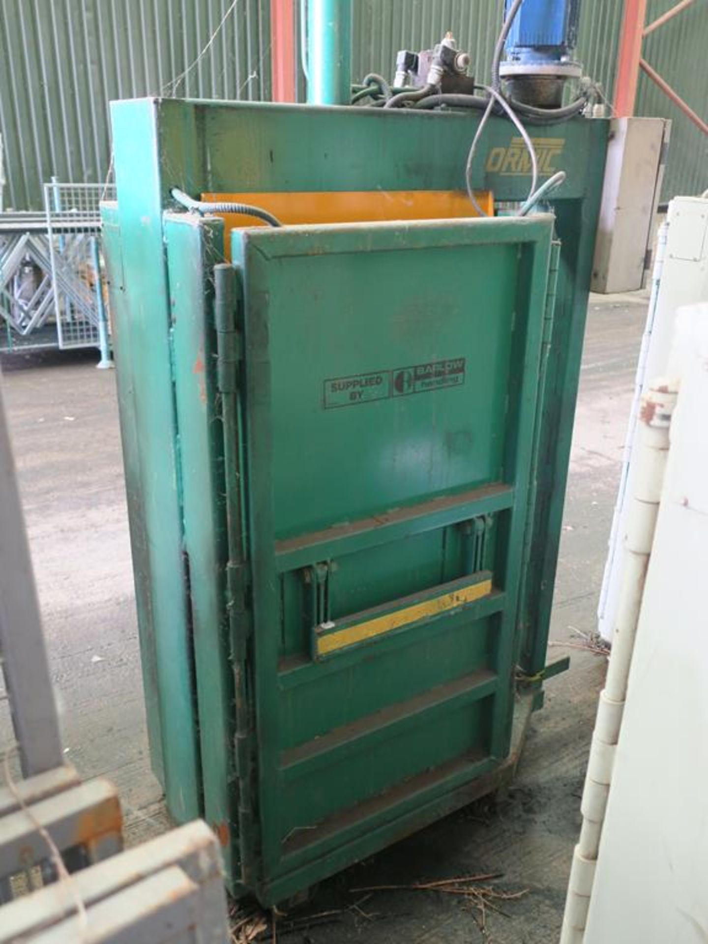 * Ormic Model E.4.AV Ton Vertical Waste Baler; Chamber Dimensions 710mm x 510mm x 1400mm High ( - Image 5 of 5