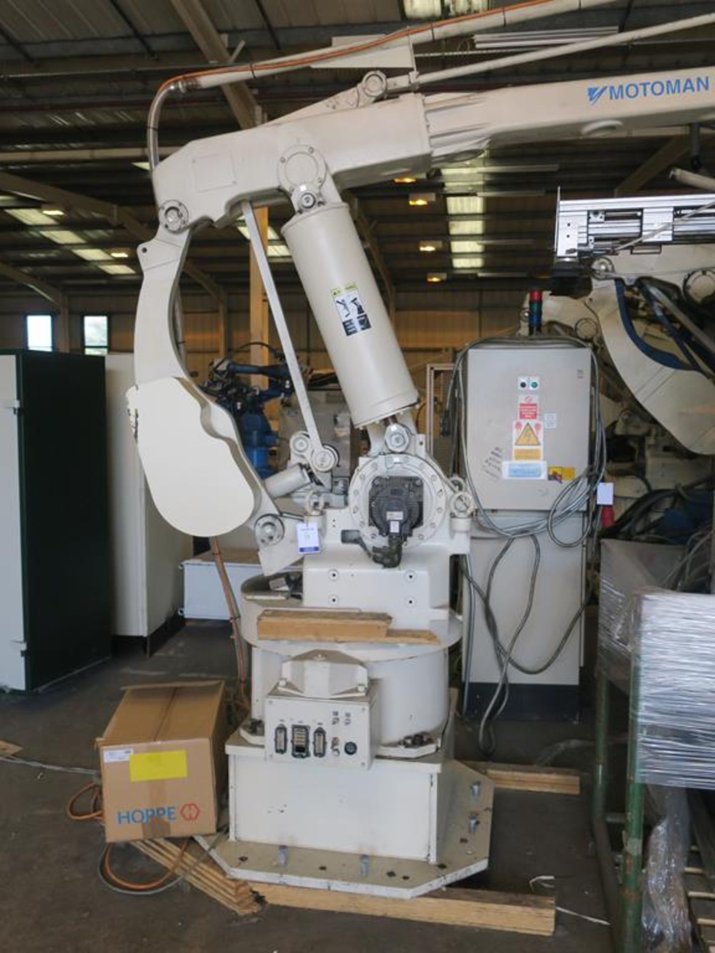 * 2003 Motoman Type Yr-Sp100 J11 Pick & Place Robot With Adjustable Panel Lifting Attachment; - Image 2 of 8