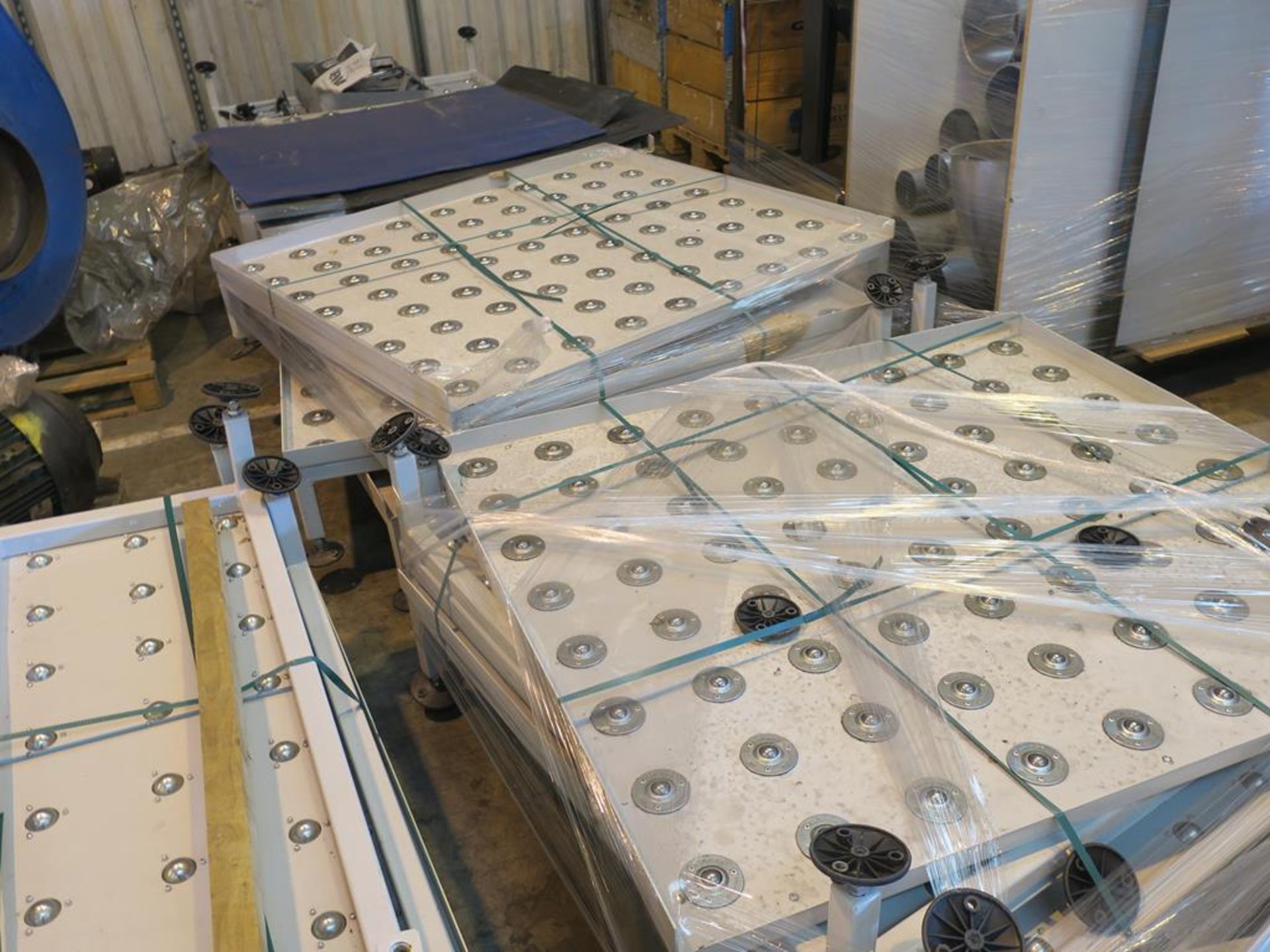 * 24 Section Roller Ball Conveyor 11340 x 1190mm, height 240mm. Please note there is a £20 plus - Bild 4 aus 4