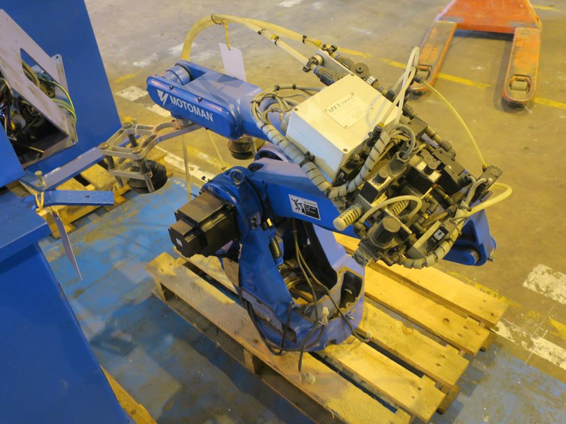 * 1998 Motoman Type Yr-Sk6-C000 Manipulator Robot C/W Attachment; Payload 6kg; Mass 145kg; Serial No - Image 3 of 8