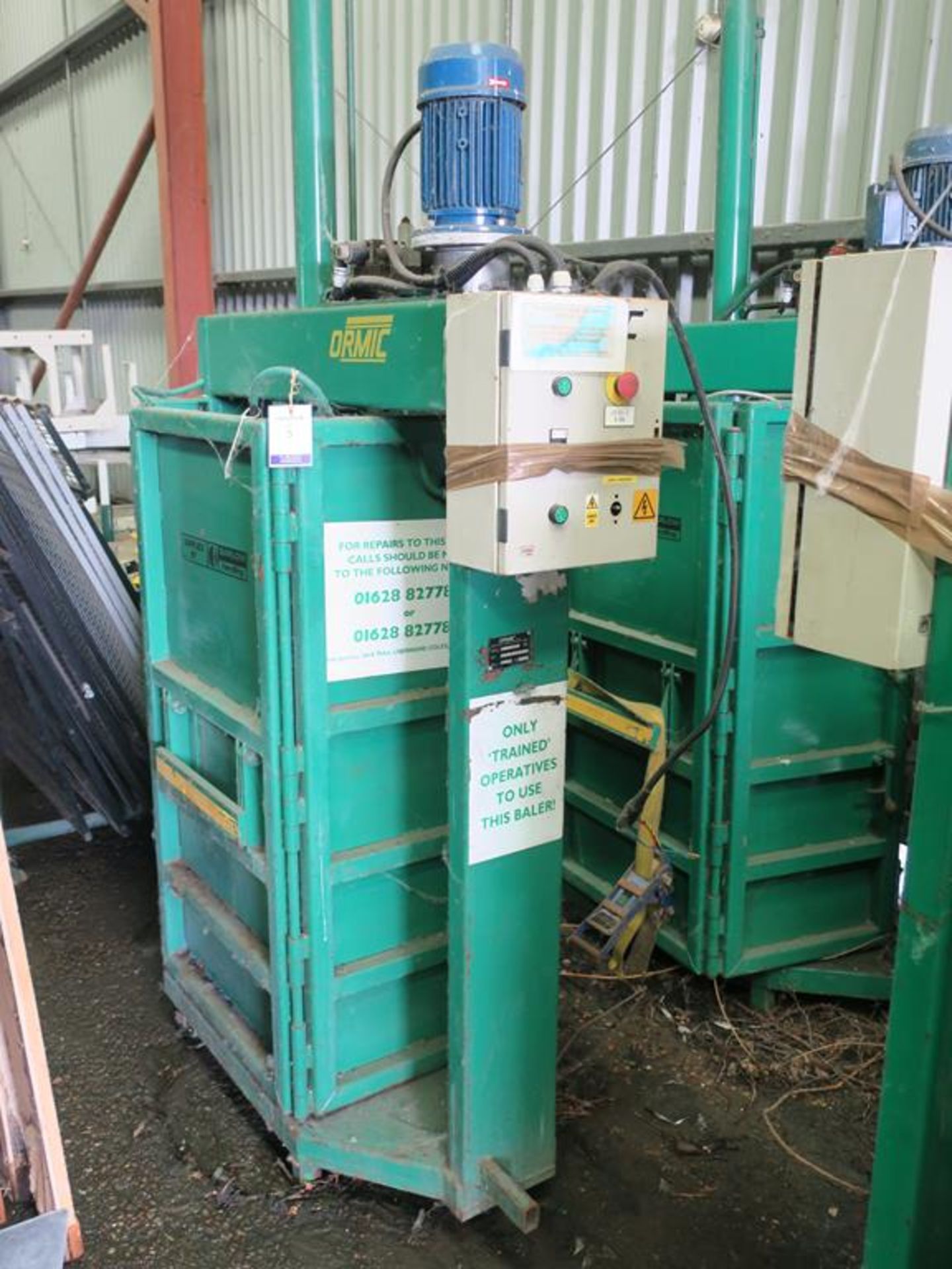 * Ormic Model E.4.Av Ton.4 Vertical Waste Baler; Chamber Dimensions 710mm X 510mm X 1400mm High (