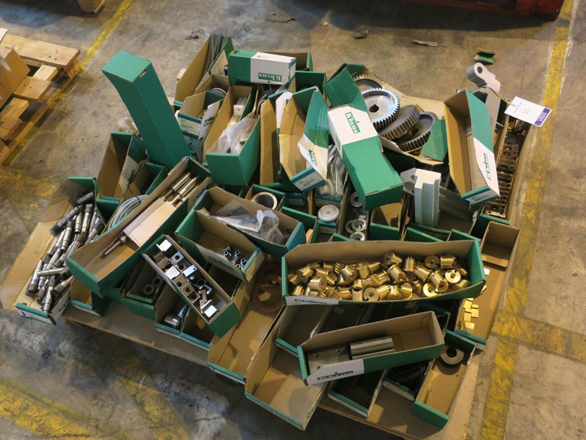 * Qty of various Machine Spares including Bracketing, Cogs etc. to pallet. Please note there is a £5 - Bild 2 aus 2