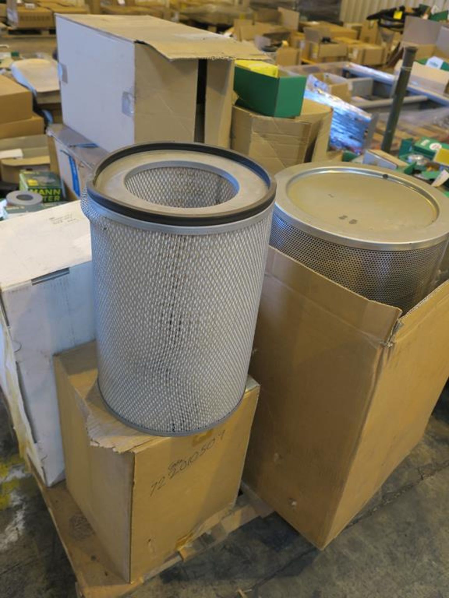 * Large qty of various Air Filters to pallet including Mann MAF-0085/MH Donaldson Primary Air - Image 4 of 4