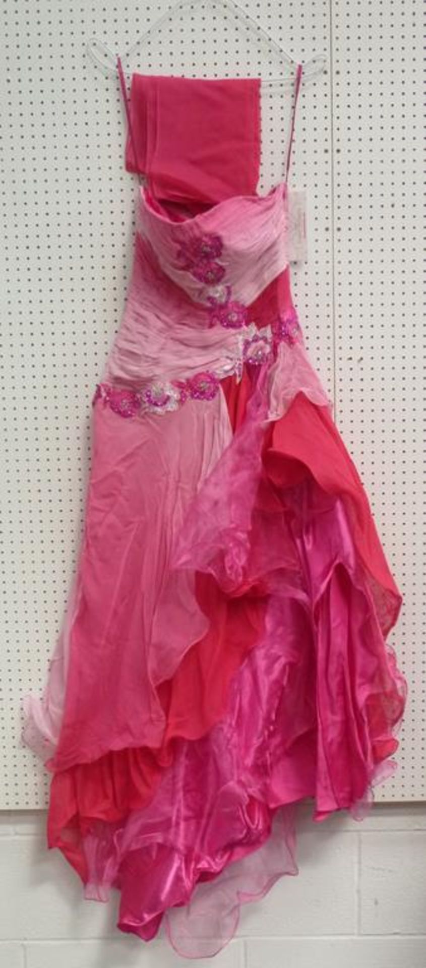 50 Dresses to include: La Princesse 24052, Pink Prom Dresses, sizes 4 x 16, 6 x 18 (10), Princess - Image 11 of 18