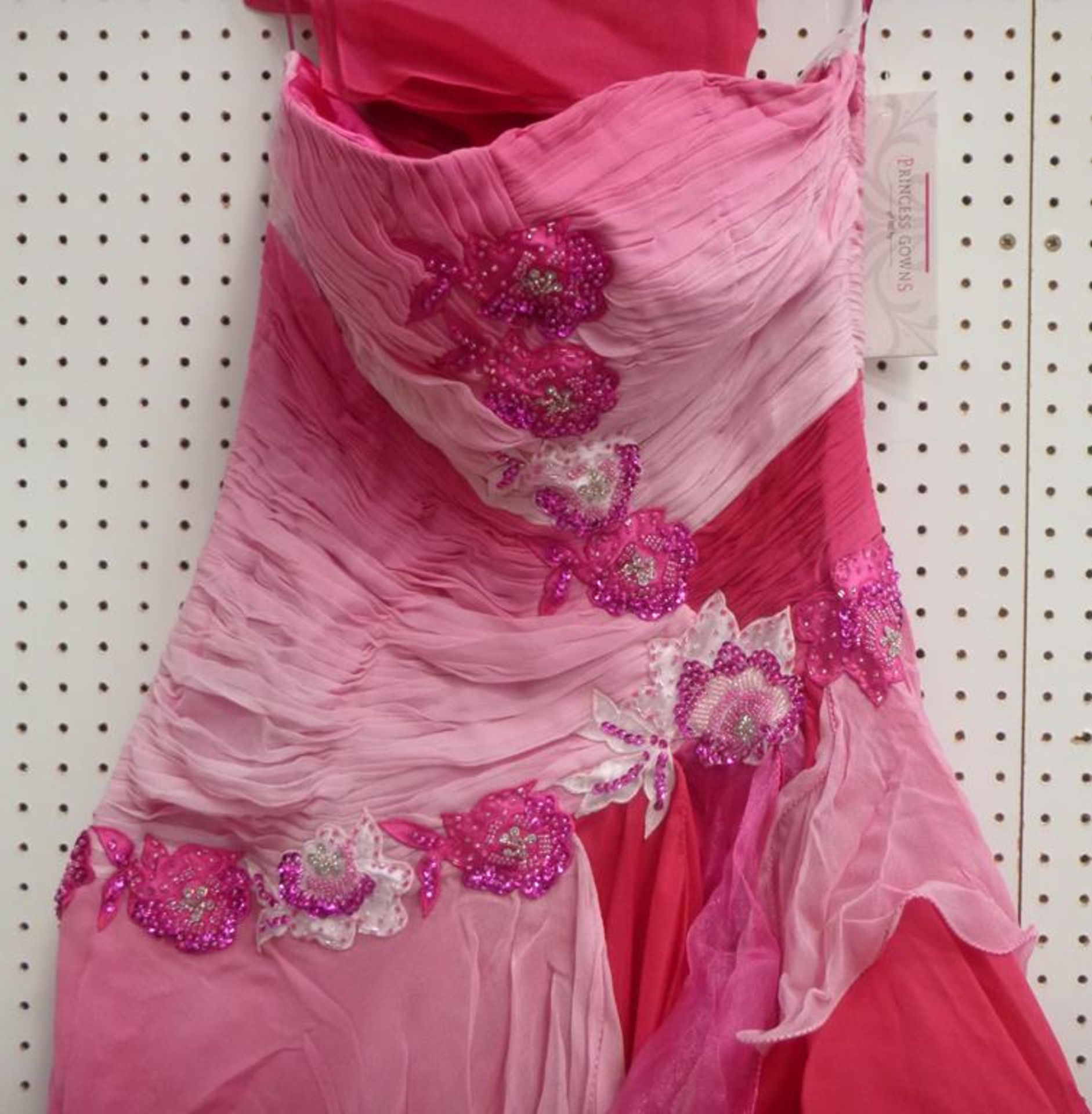 50 Dresses to include: La Princesse 24052, Pink Prom Dresses, sizes 4 x 16, 6 x 18 (10), Princess - Image 12 of 18