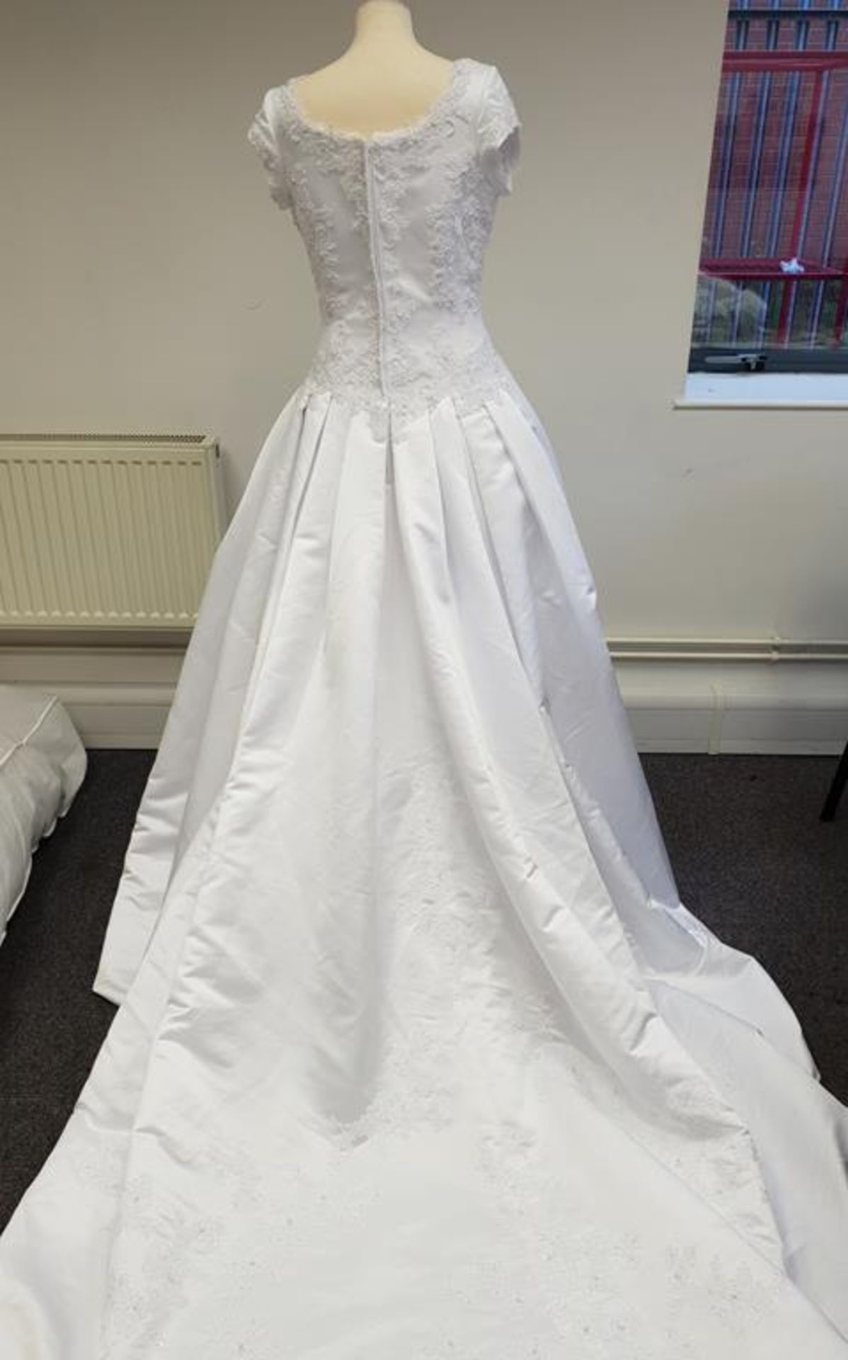 * Bliss size 12 Wedding Dress (RRP £780) - Image 3 of 4