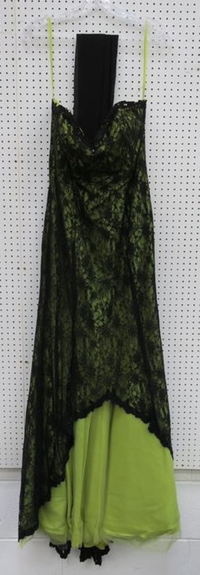 47 Dresses to include: Princess Gowns 100791, Green/Black Evening Dresses sizes 3 x 18, 1 x 14, 1