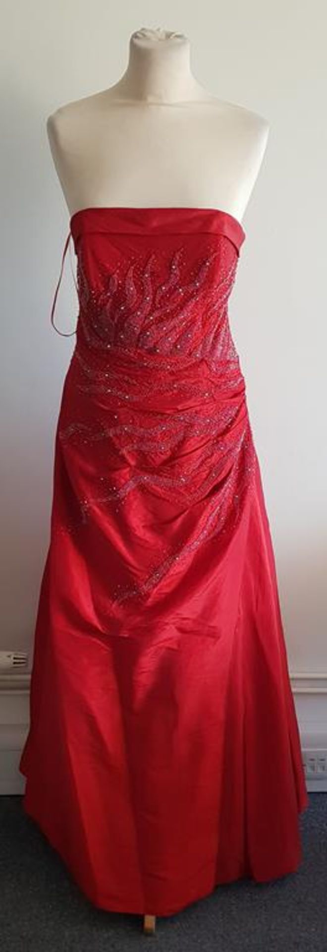 14 Dresses to include Princess 5397, red/black Evening Dress, sizes 1 x 12, 2 x 16, Hongyi 6888, - Image 16 of 28