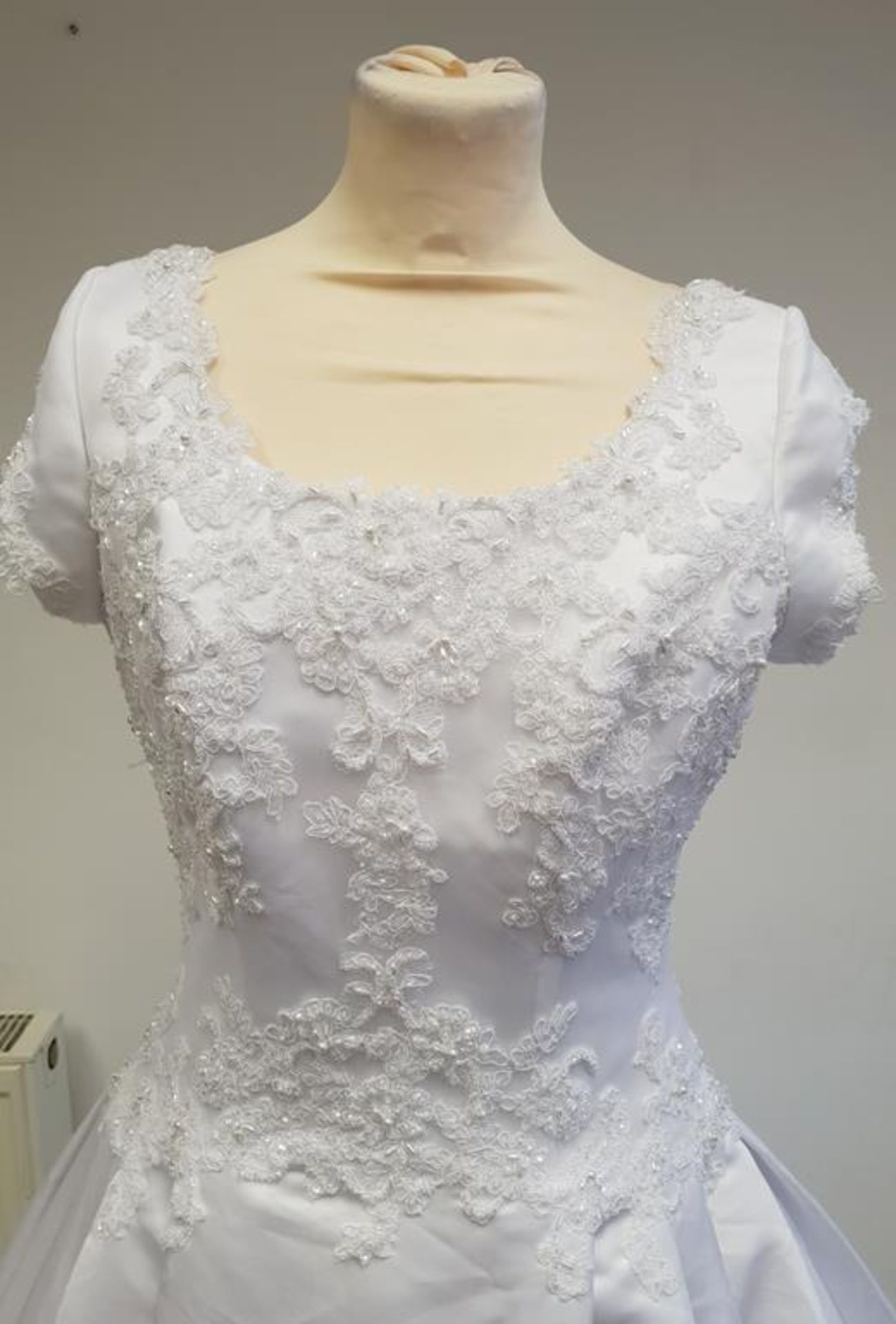 * Bliss size 12 Wedding Dress (RRP £780) - Image 2 of 4