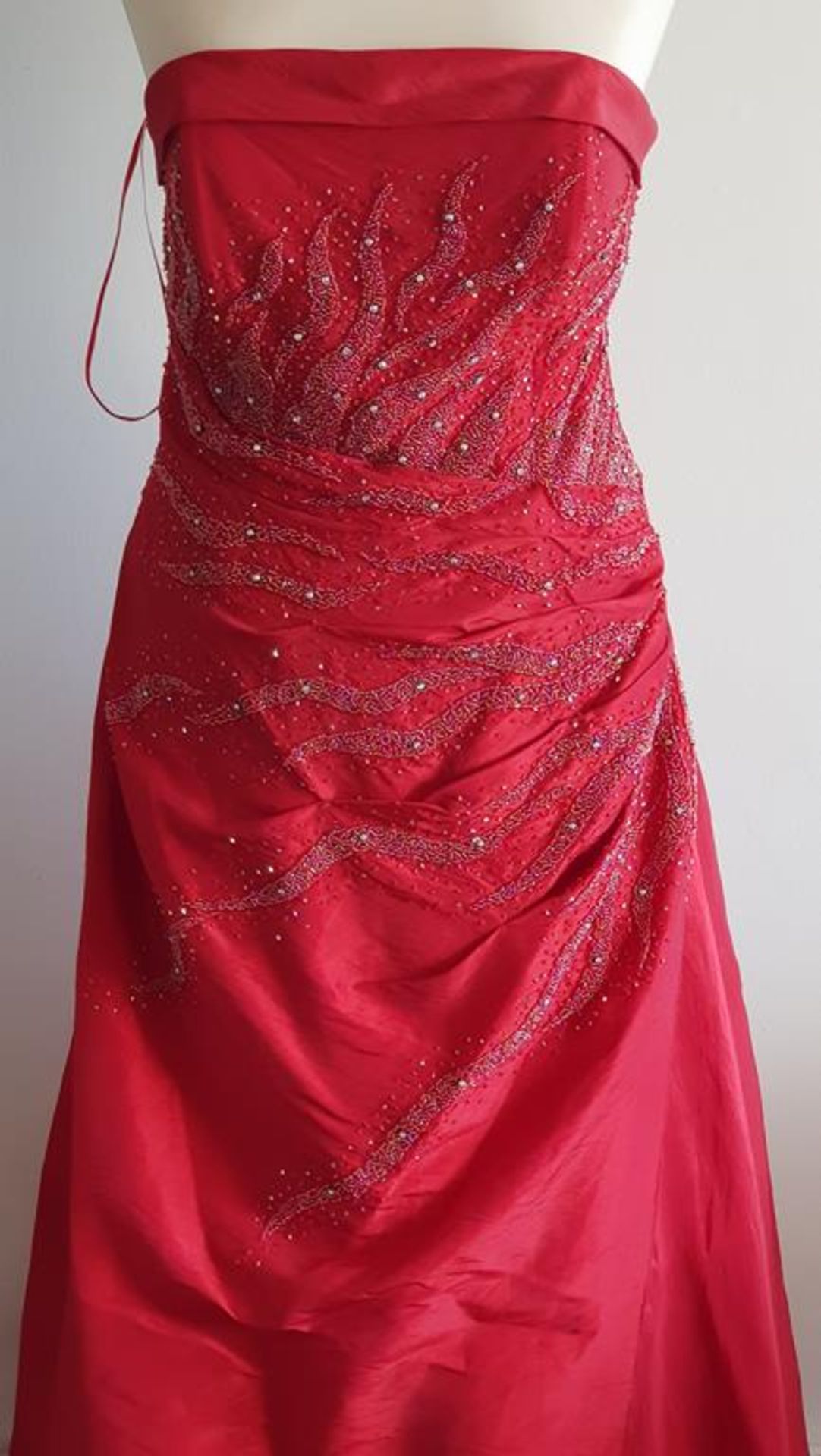 14 Dresses to include Princess 5397, red/black Evening Dress, sizes 1 x 12, 2 x 16, Hongyi 6888, - Image 17 of 28