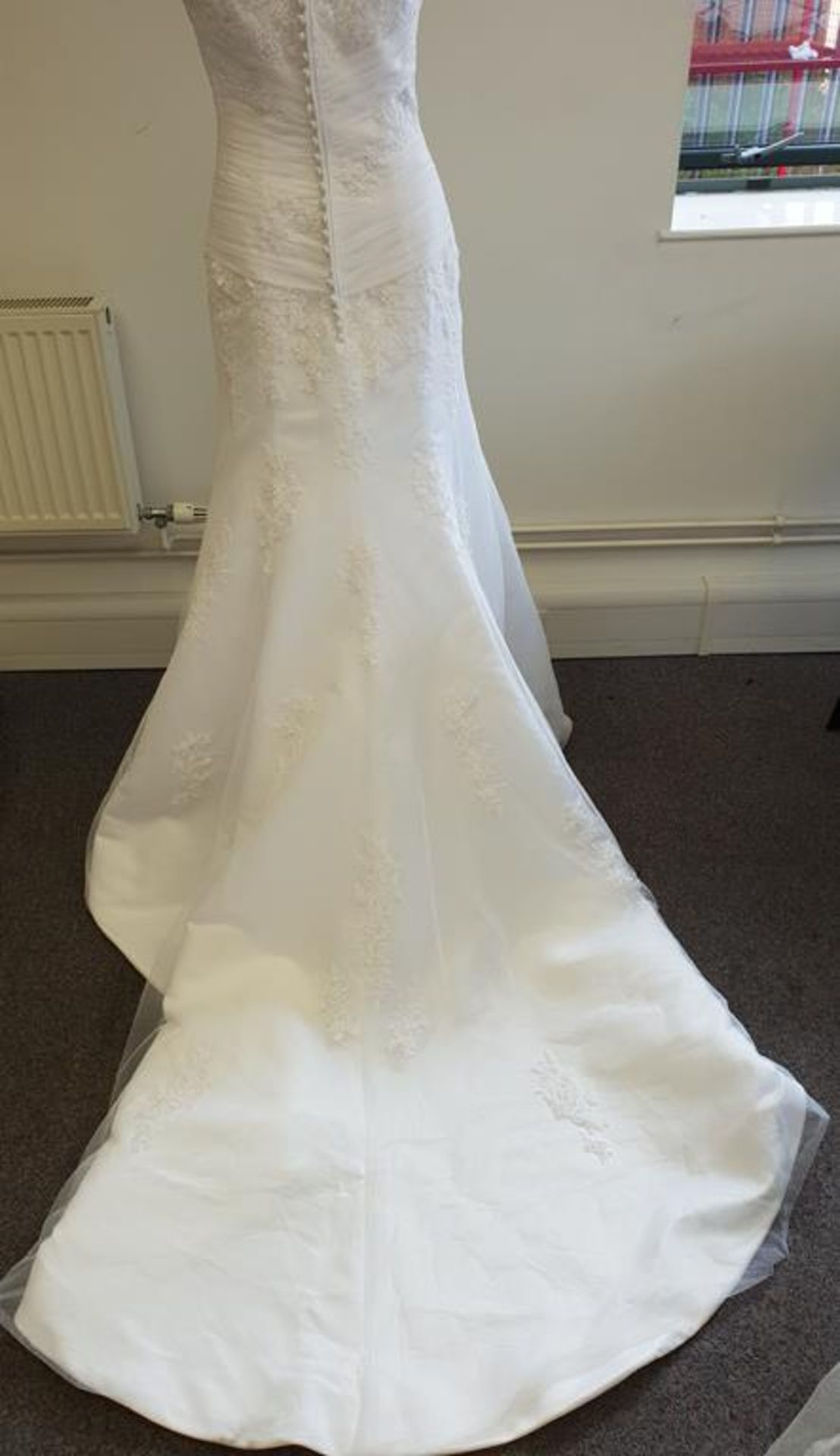 * Bonnie style 2605 Wedding Dress, size 4 (RRP £690)