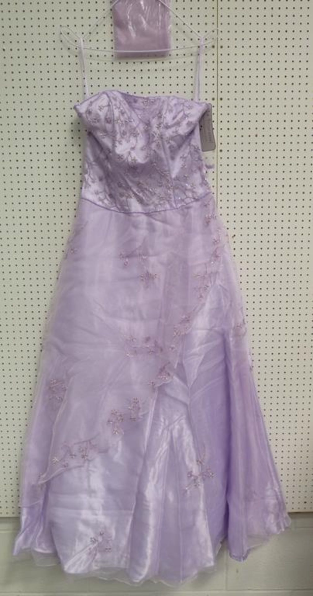 50 Dresses to include: La Princesse 24052, Pink Prom Dresses, sizes 4 x 16, 6 x 18 (10), Princess - Image 17 of 18