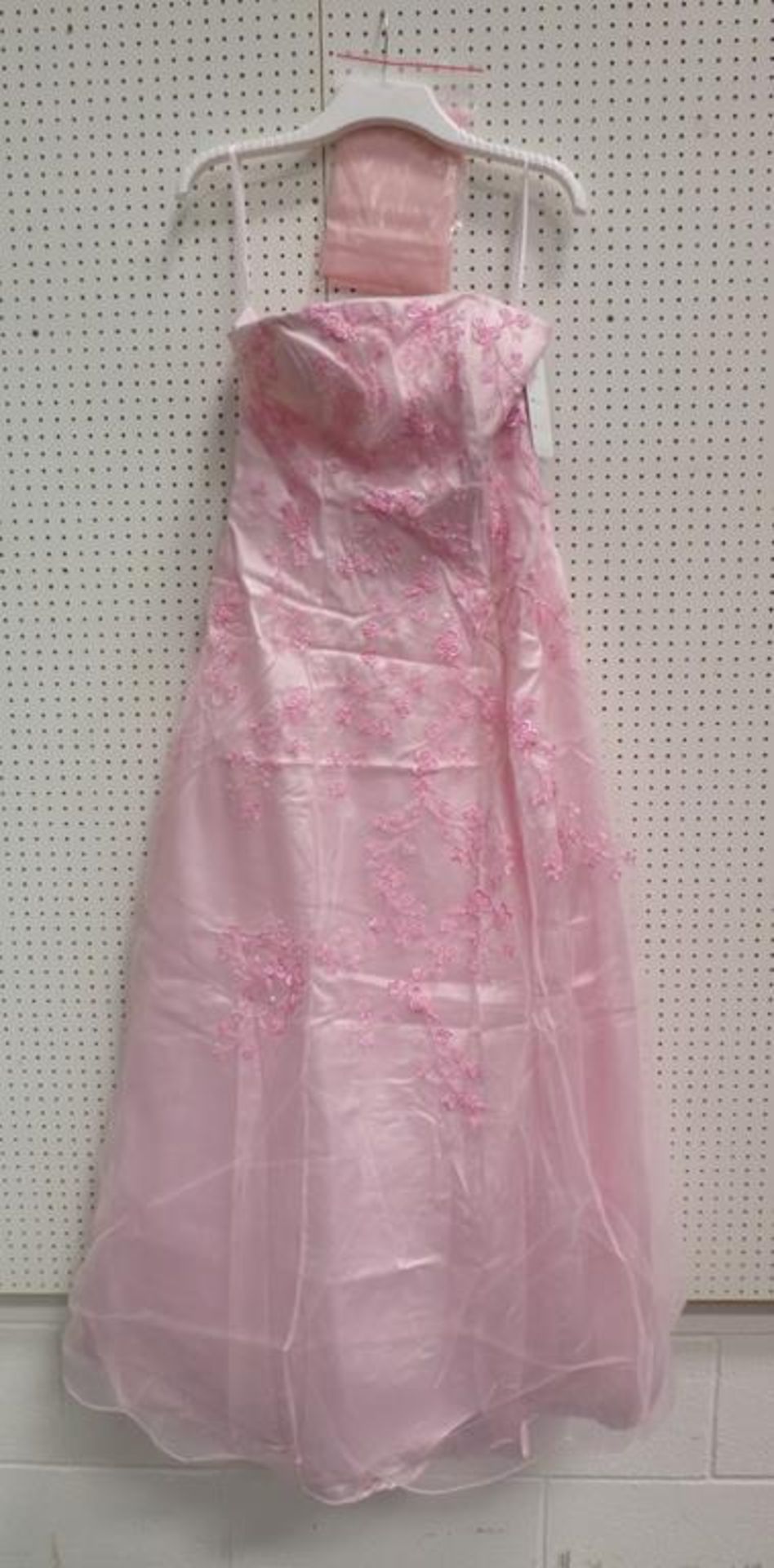 50 Dresses to include: La Princesse 24052, Pink Prom Dresses, sizes 4 x 16, 6 x 18 (10), Princess - Image 7 of 18