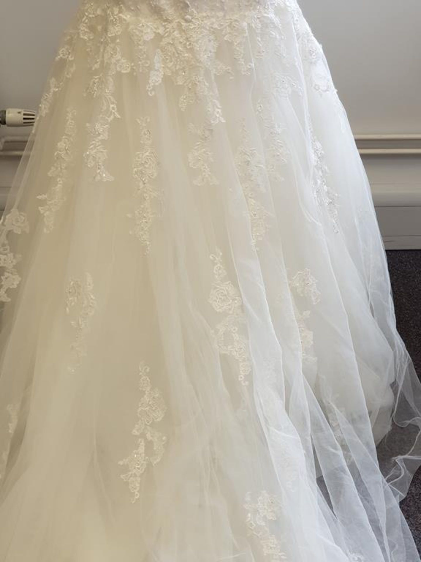 * Bliss size 8 Wedding Dress (RRP £840) - Image 4 of 4