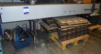 Unbadged twin belt conveyor table