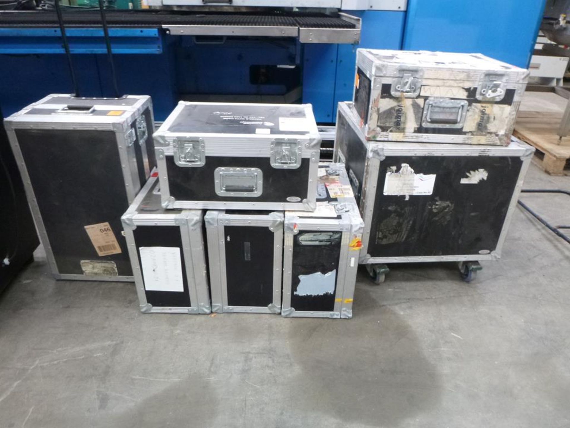 * 7 X various Flight Cases. Please note there is a £5 Plus VAT Lift Out Fee on this lot