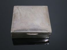 A Hallmarked Silver Box with Hinged Lid, Wooden Lined (H2.5cm, W8.4cm, D9.1cm) (est £45-£90)