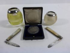 An assortment of Silver, to include two Mother of Pearl Handled Fruit Knives (Sheffield 1906/7 &