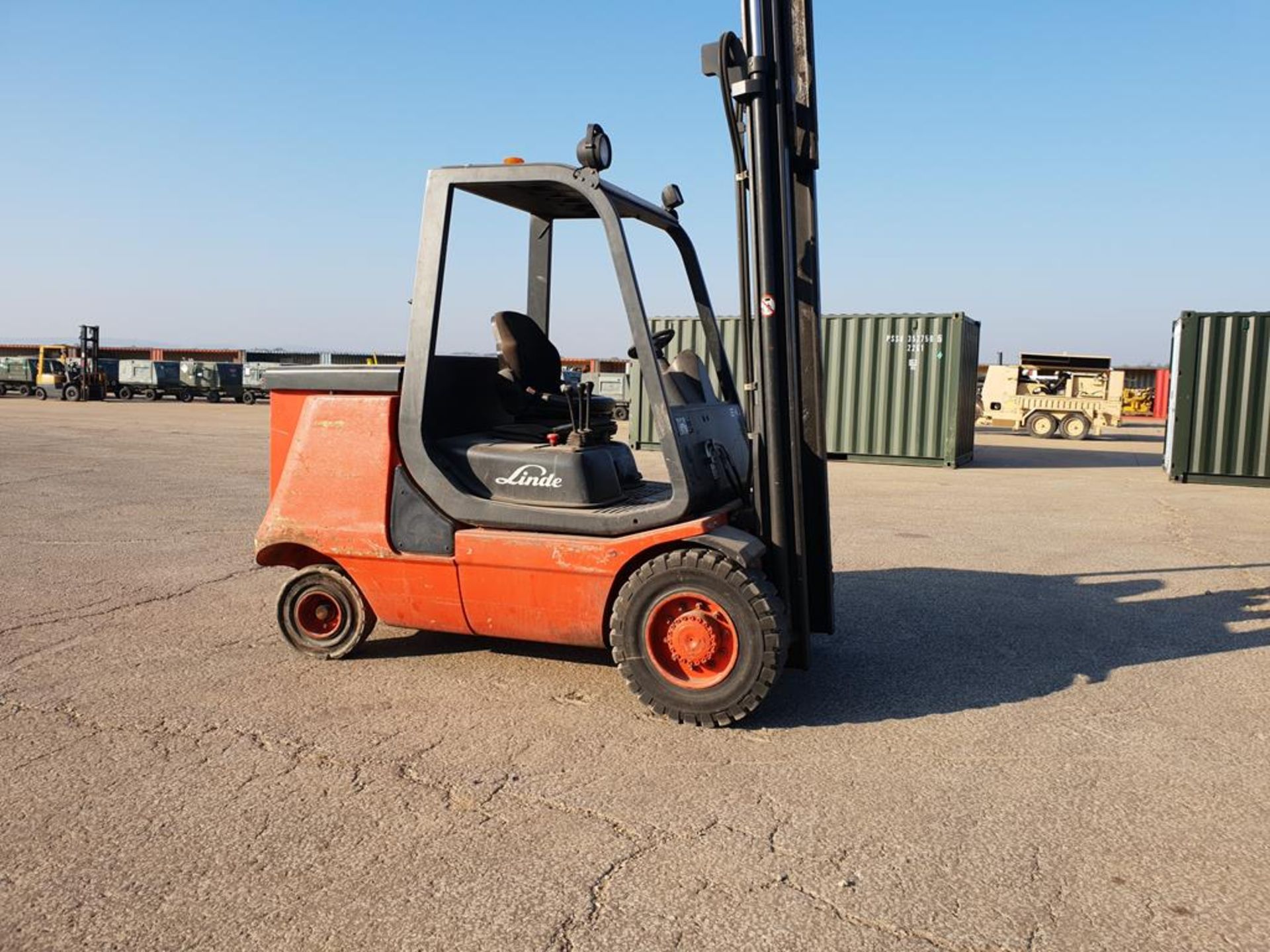 * Linde E40 4 Tonnes Electric Forklift - Image 2 of 7