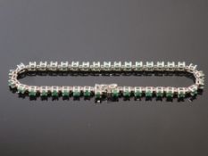 An Emerald Set, Silver Bracelet (est £30-£60)